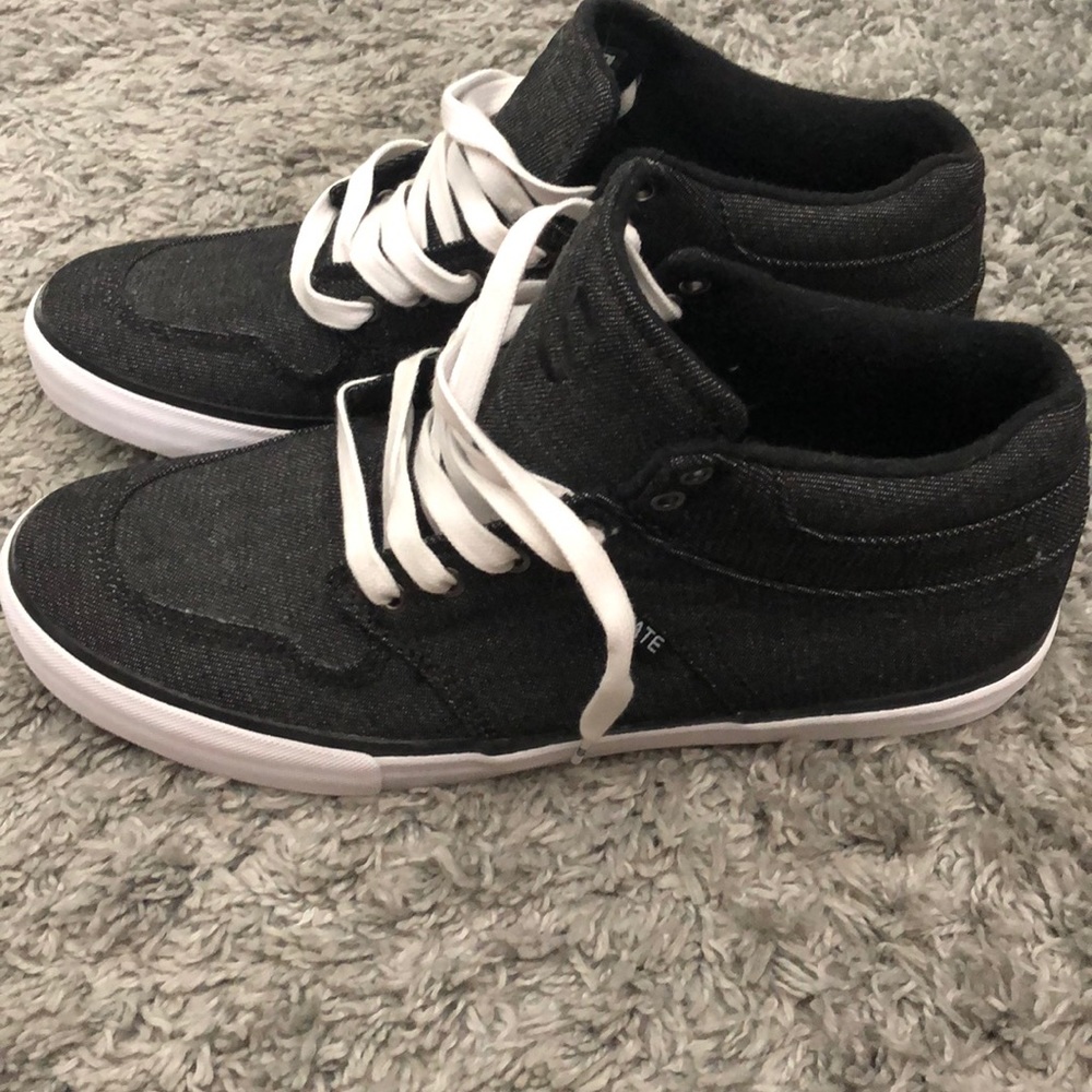 Shoes - Picture 2 of 5